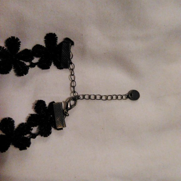 Victorian Black French Floral Lace Lucite Crystals Drape Collar Necklace - Picture 2 of 3